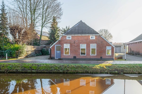 Te koop: Sfeervol vrijstaand wonen aan het water én met slaapkamer - badkamer op de begane grond !